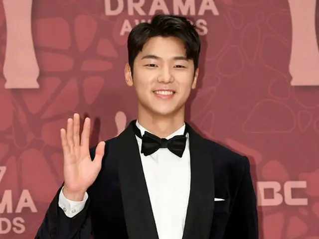 CNBLUE Minhyuk、「2017MBC演技大賞」レッドカーペットに参加中