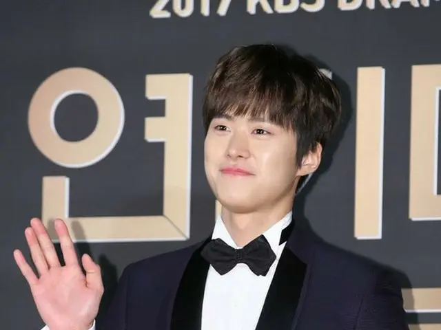 5URPRISE コン・ミョン、レッドカーペットに参加中