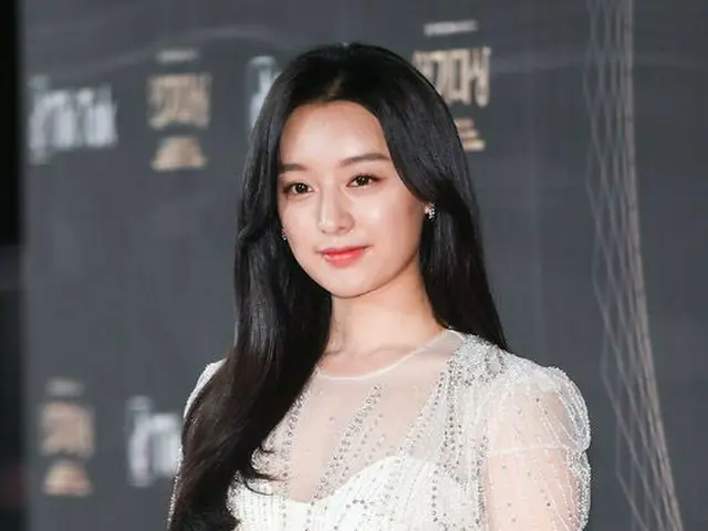 女優キム・ジウォン、レッドカーペットに参加。