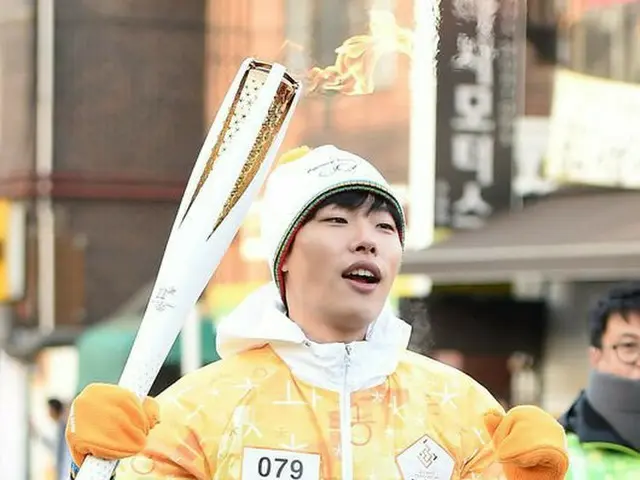 俳優リュ・ジュンヨル、2018平昌冬季オリンピックの聖火ランナーとして登場！聖火を手に、爽快な走り