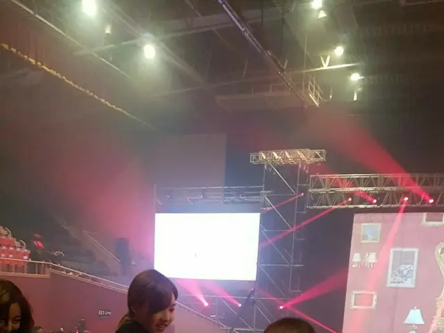 TWICE、本日のGFRIENDコンサートに現れる