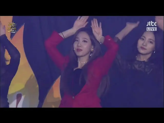 TWICE - "LIKE OOH AH + Cheer Up+ TT + Heart Shaker" @Golden Disc Awards     
