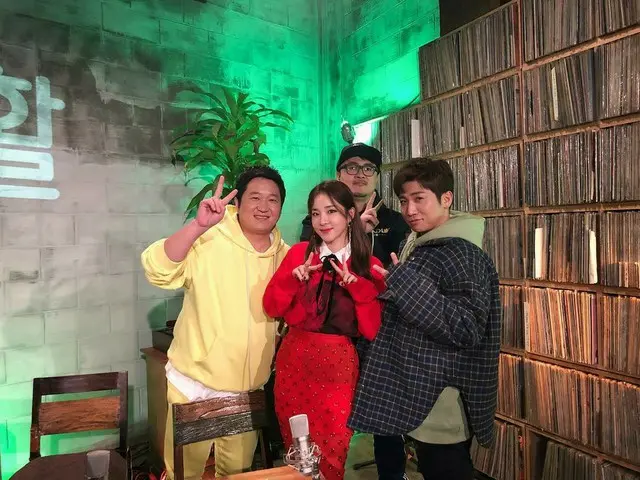 【I公式】2NE1 出身 DARA、私の好きなこの人たちの舞台裏の可愛く率直な姿を多くの人が見てもらえてうれしい。