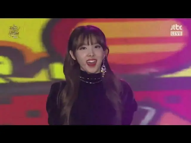 TWICE - 傘パフォーマンスの「Signal」 + 「Likey」 @Golden Disc Awards 2日目    