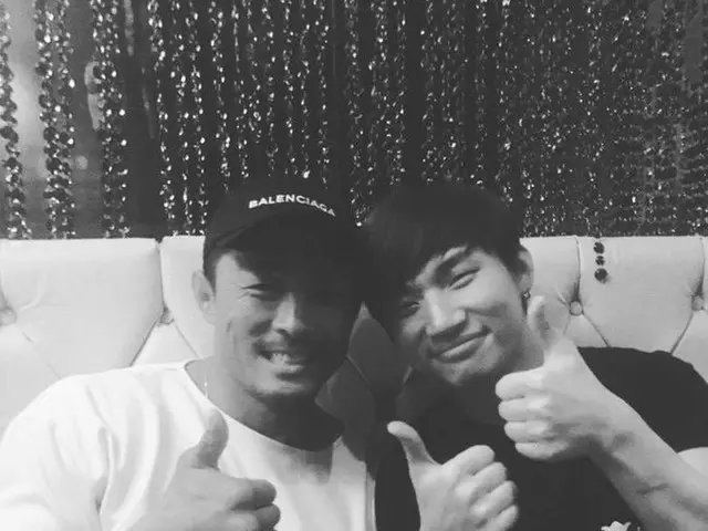 BIGBANG D-lite、サランちゃんパパとのツーショットを公開