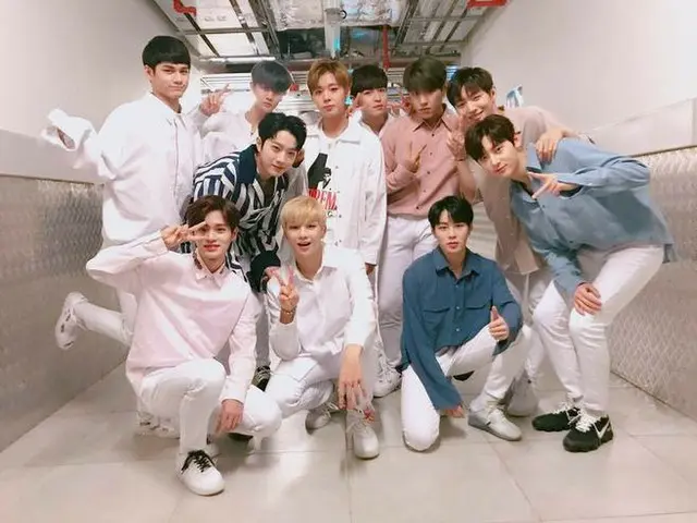 Wanna One、マカオファンミーティング後の団体写真公開。