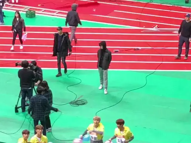 SEVENTEEN、逆にファンを応援中