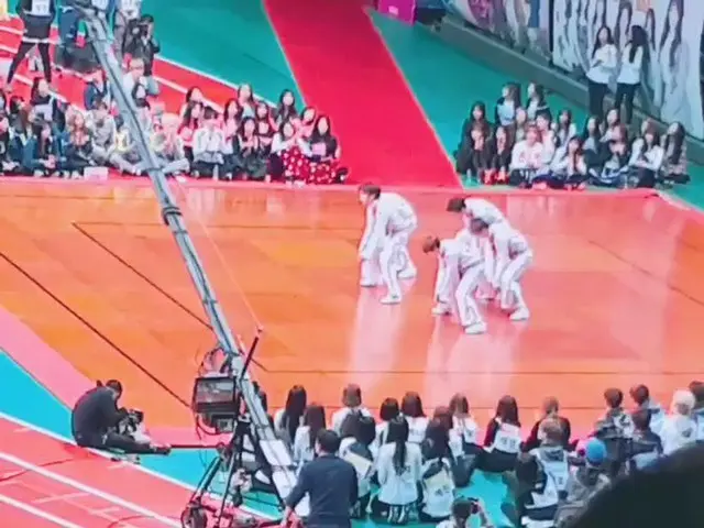 ASTRO、エアロビクス競技のようす
