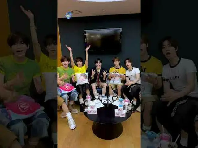▶Mnet YouTubeを購読する： Like Facebook and Twitter for more k-pop news
