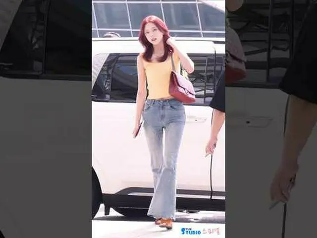 250822 ITZY_ _  YUNA_ _  空港出発ファンカム by 스피넬 * 編集しないでください