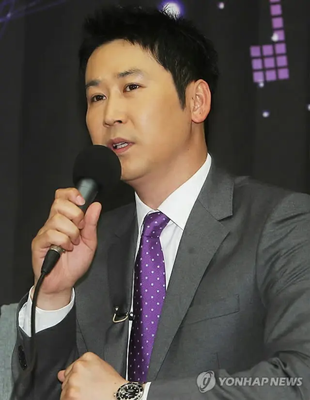 番組司会を務めるお笑いタレントのシン・ドンヨプ