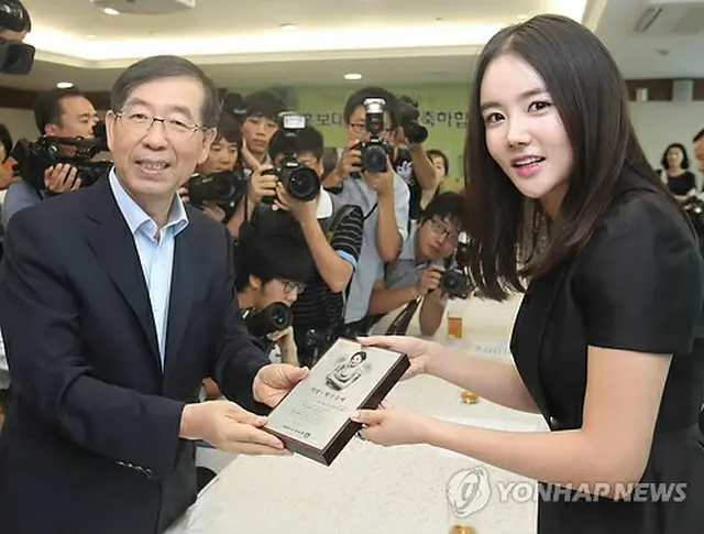 パク・ウォンスンソウル市長と女優ファンウ・スルヘ