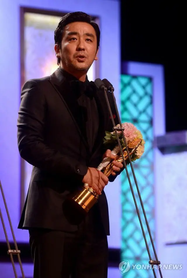 男優助演賞を受賞したリュ・スンリョン