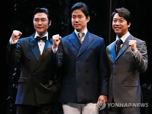 左からリュ・ジョンハン、ユ・ジュンサン、オ・マンソク