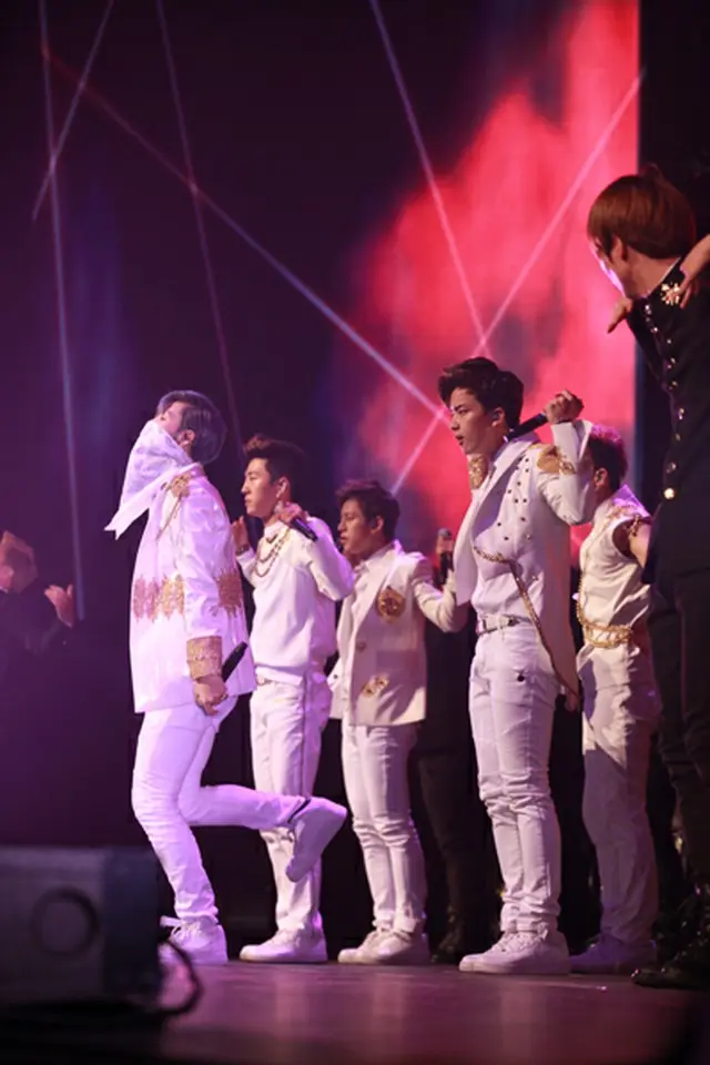 「B.A.P LIVE ON THE EARTH JAPAN」(オフィシャル写真)
