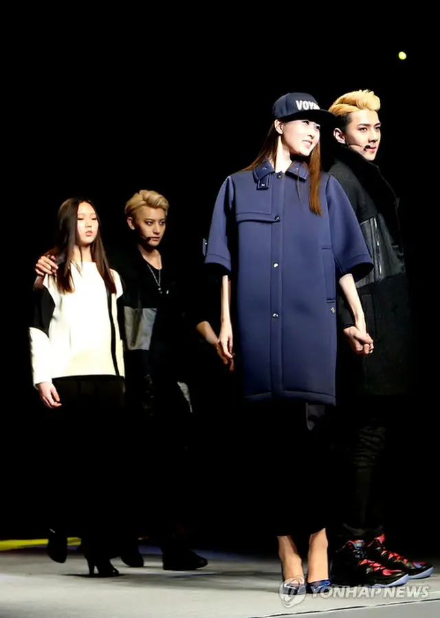 F/W 2014 ソウルファッションウィークでステージに立った「EXO」v