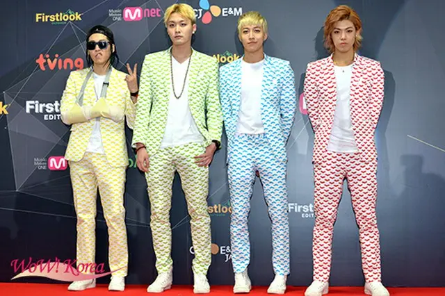 「M.I.B」(右からKangNam、5Zic、SIMS、Young Cream)