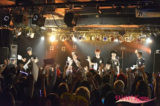 左からテヒ、ルミン（奥）、ジェリ（手前）、レッド、ユスン、ティオ