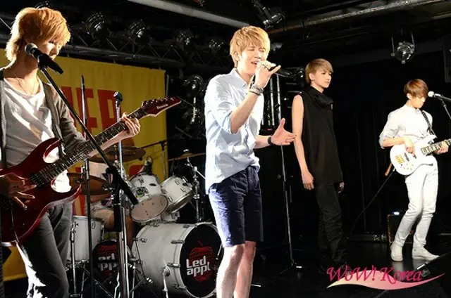 左からヨンジュン(Guitar)、ヒョソク(Drum)、ハンビョル(Main Vocal)、ギュミン(Vocal & Rap)、グァンヨン(Bass)