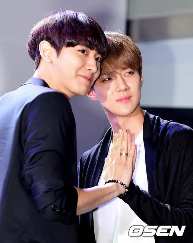 左から CHANYEOL、SEHUN