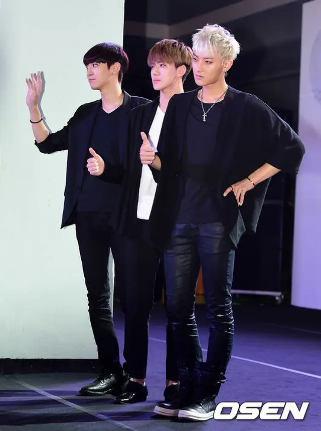 左からSEHUN、CHANYEOL、TAO