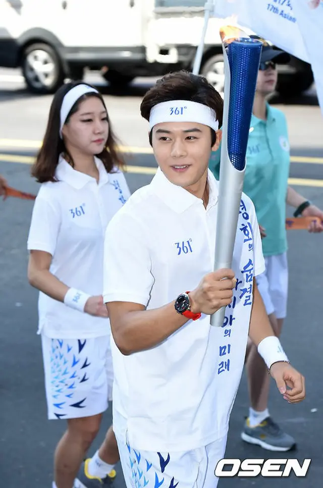 「アジア大会2014韓国仁川」聖火リレーに参加した「ZE:A」ドンジュン