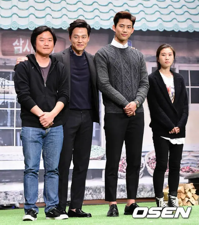 左からナ・ヨンソクPD、俳優イ・ソジン、「2PM」テギョン、パク・ヒヨンPD