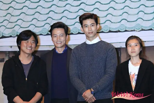 左からナ・ヨンソクPD、俳優イ・ソジン、「2PM」テギョン、パク・ヒヨンPD