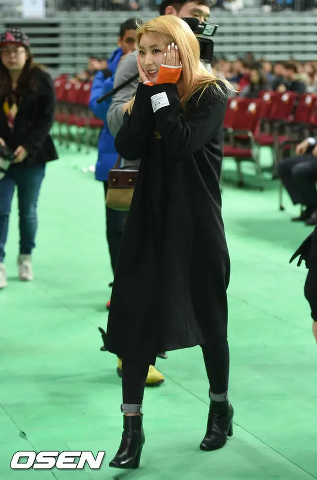 東国大学入学式および新入生歓迎式に出席したソヒョン(4Minute)