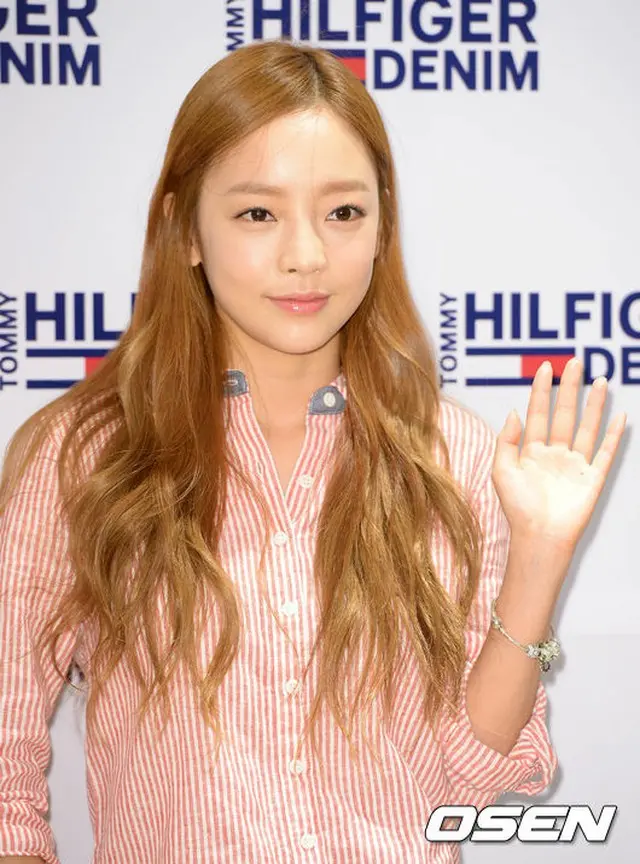 「TOMMY HILFIGER DENIM」ロッテ百貨店蚕室店でサイン会を開いたハラ(KARA)