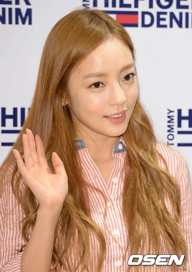 「TOMMY HILFIGER DENIM」ロッテ百貨店蚕室店でサイン会を開いたハラ(KARA)