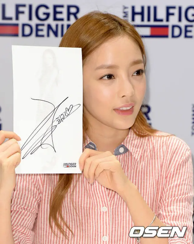 「TOMMY HILFIGER DENIM」ロッテ百貨店蚕室店でサイン会を開いたハラ(KARA)