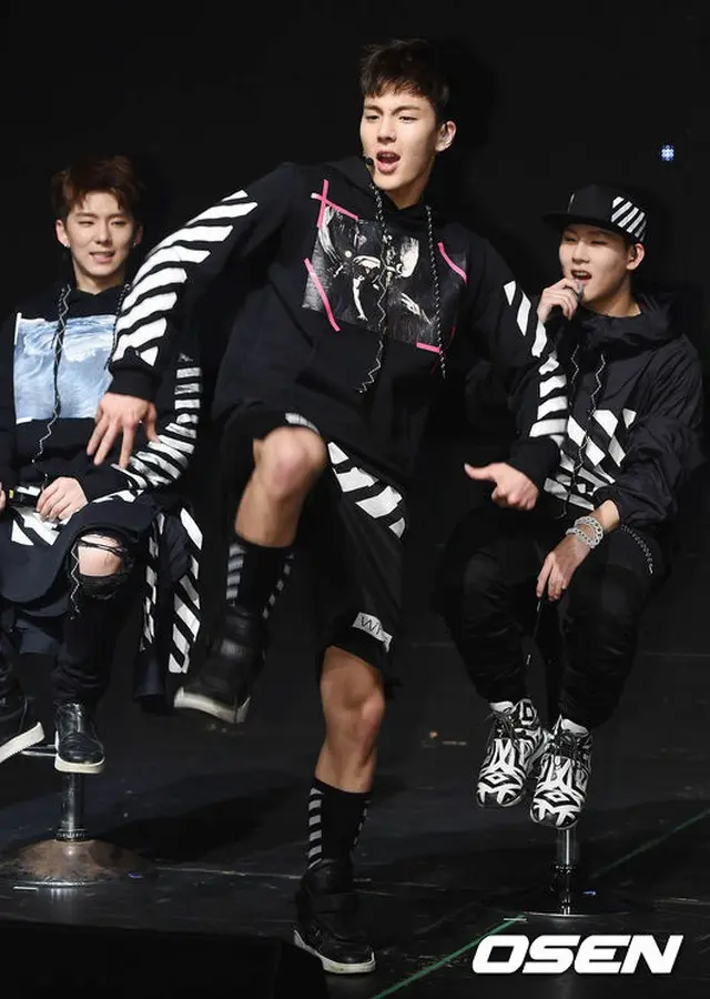 「MONSTA X」
