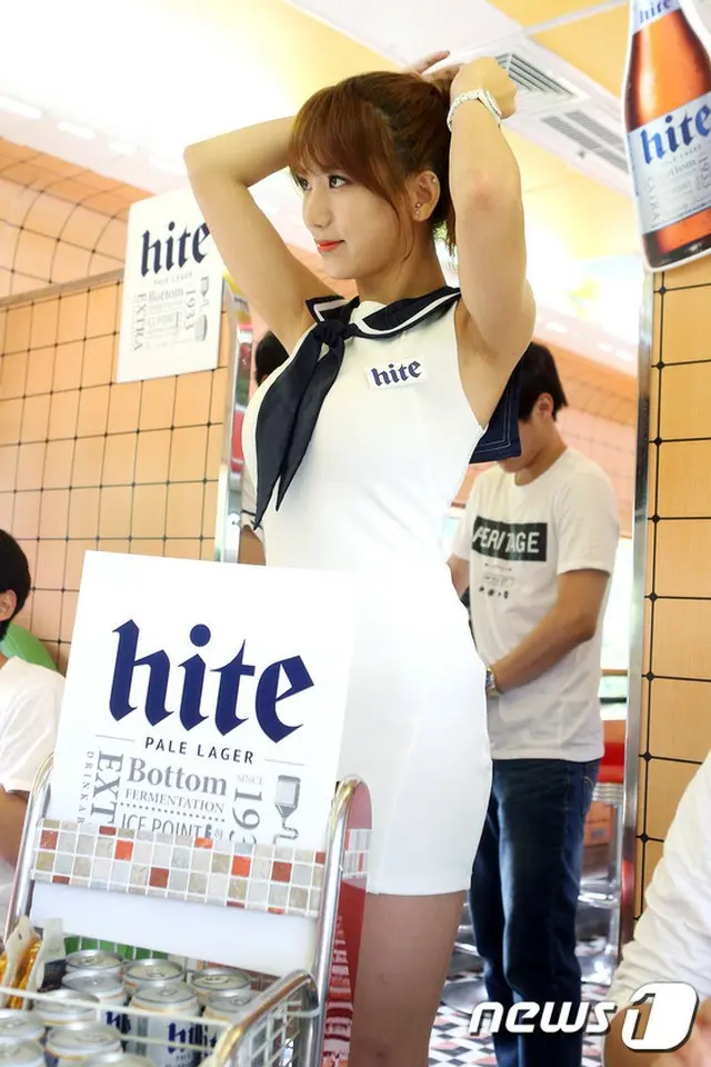 Hite(ハイト)応援列車で1日車掌を務めたイェ・ジョンファ