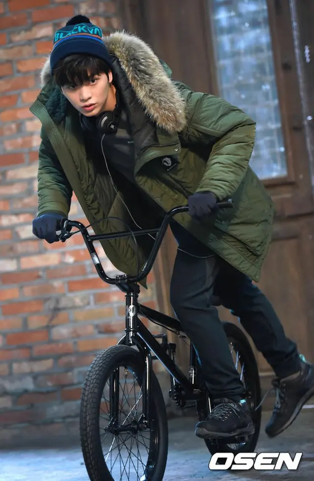 アウトドアブランド「BLACK YAK」FW画報撮影をおこなったソンジェ(BTOB)