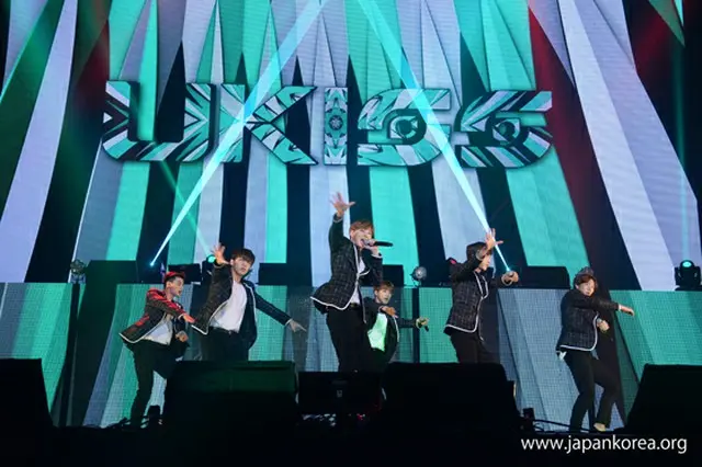 「U-KISS」