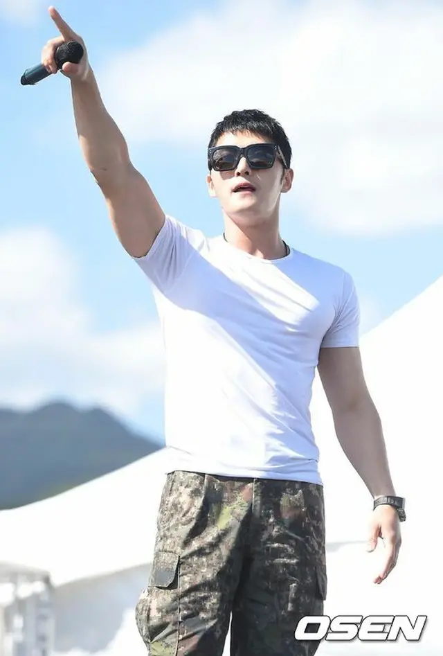 「第13回地上軍フェスティバル」で熱唱するジェジュン(JYJ)