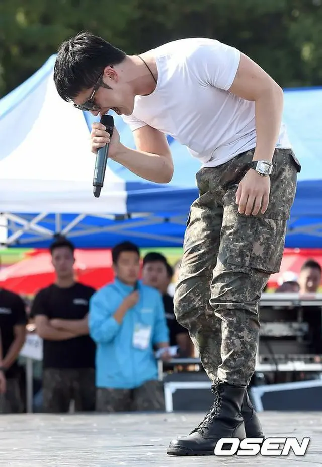 「第13回地上軍フェスティバル」で熱唱するジェジュン(JYJ)