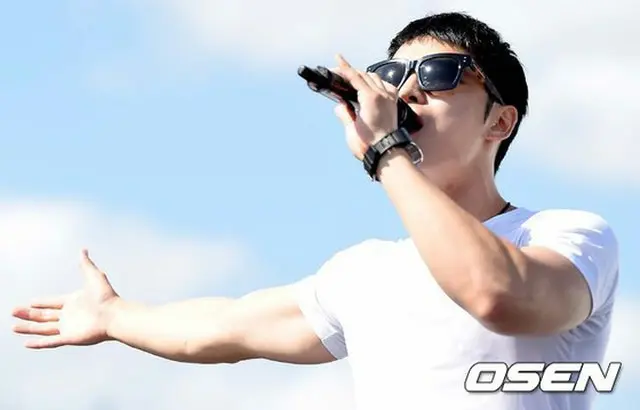 「第13回地上軍フェスティバル」で熱唱するジェジュン(JYJ)