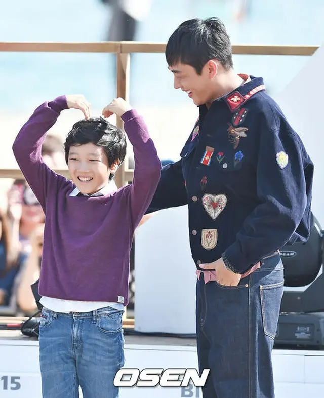左から子役イ・ヒョジェ、俳優ユ・アイン