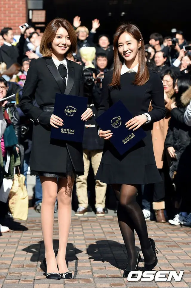 韓国・中央大学の学位授与式＝「少女時代」スヨン、ユリ