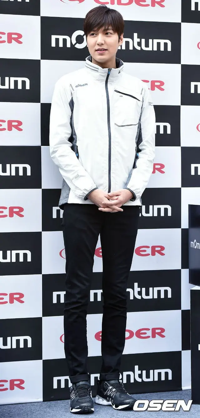 「EIDER」サイン会に出席した俳優イ・ミンホ