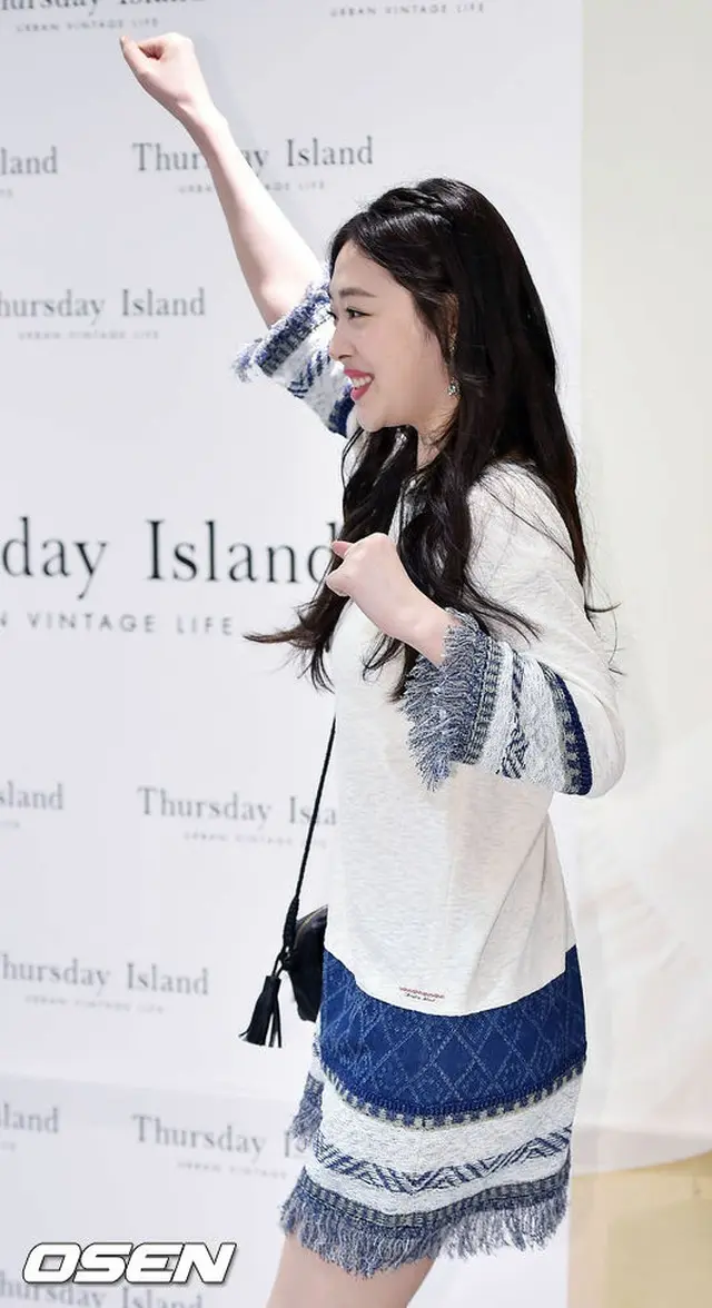 サイン会に臨んだ女優ソルリ