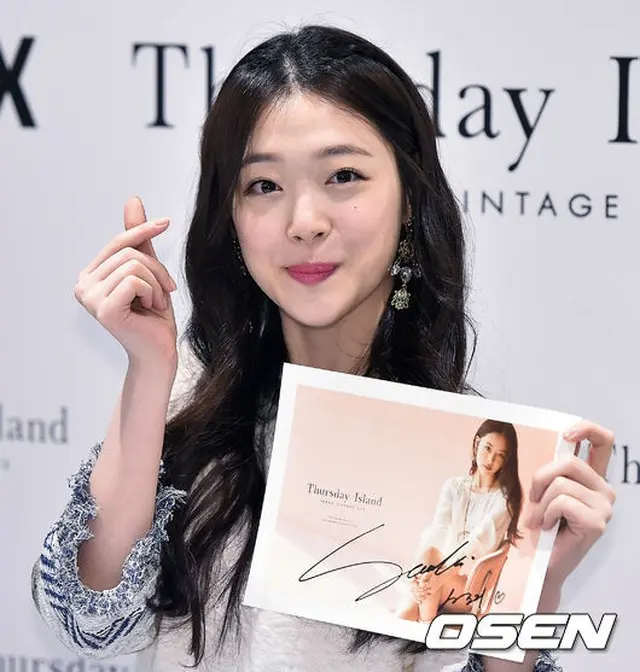 サイン会に臨んだ女優ソルリ