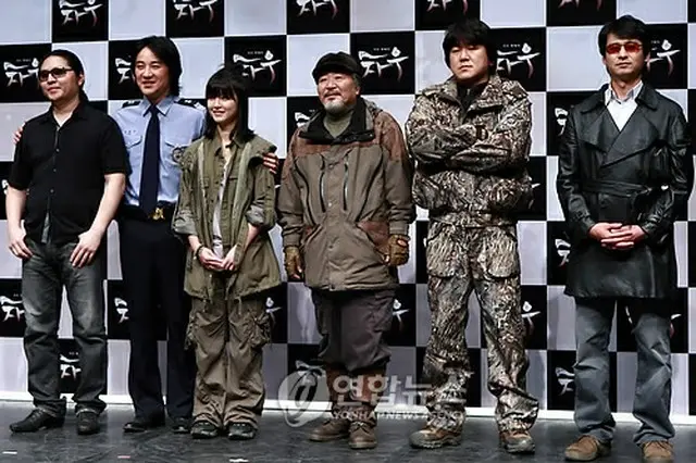 （左から）シン・ジョンウォン監督、オム・テウン、チョン・ユミ、チャン・ハンソン、ユン・ジェムン、パク・ヒョングォン