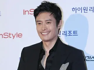 ＜百想芸術大賞＞の授賞式に出席したイ・ビョンホン