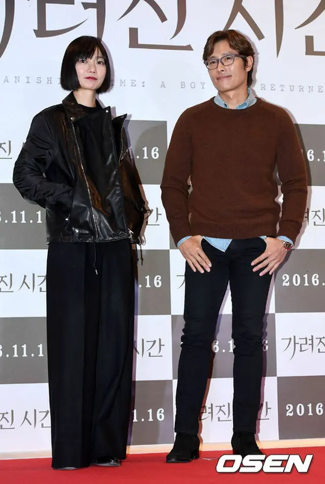 左から女優ペ・ドゥナ、俳優イ・ビョンホン