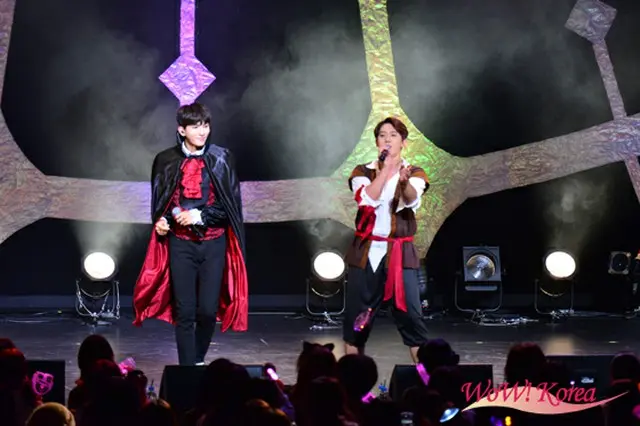 「U-KISS」左からキソプ、フン