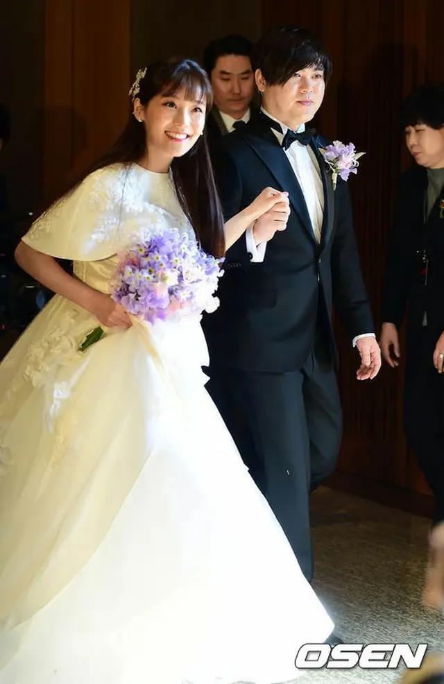 「CRAYON POP」ソユルとムン・ヒジュンの結婚式記者会見