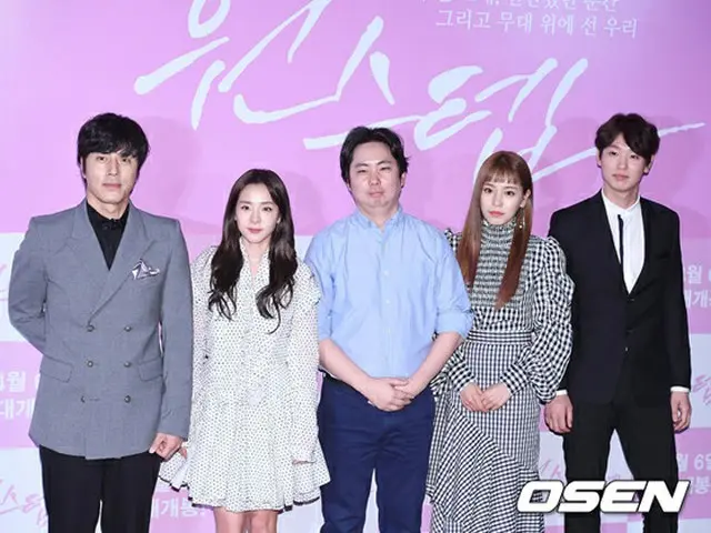 左からハン・ジェソク、DARA、チョン・ジェホン監督、ホン・アルム、チョ・ドンイン